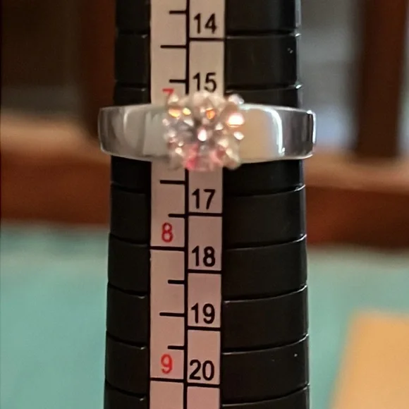 Sterling silver 1ct moissanite ring. - Picture 6 of 7